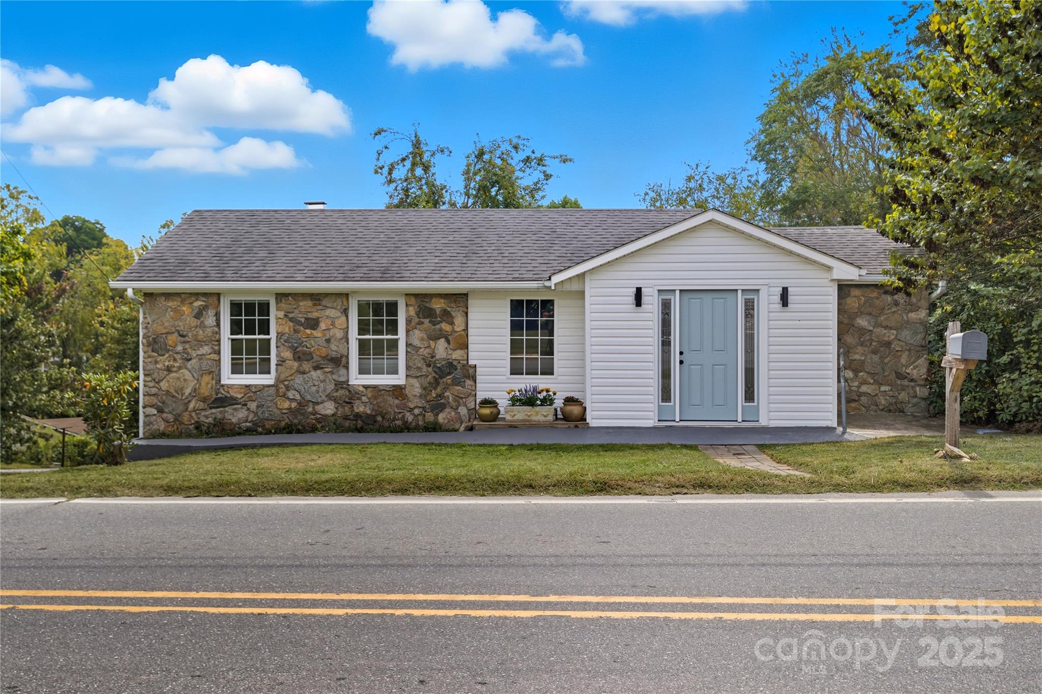 424 Deaverview Road Asheville, NC 28806 - Photo 6 of 37 Gallery Image 6