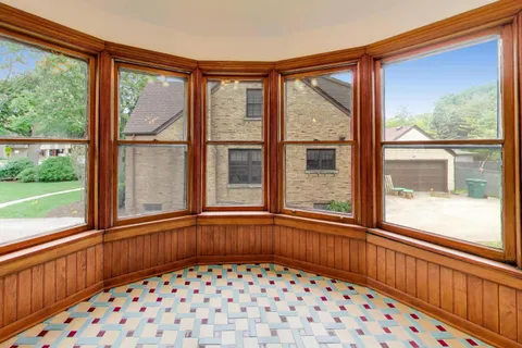 $1,250,000 | 245 North Kenilworth Avenue, Oak Park, IL 60302