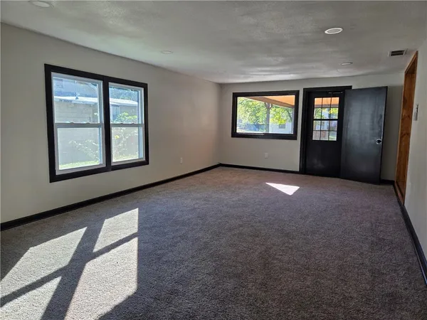 $202,000 | 806 West 2nd Street, Pittsburg, KS 66762