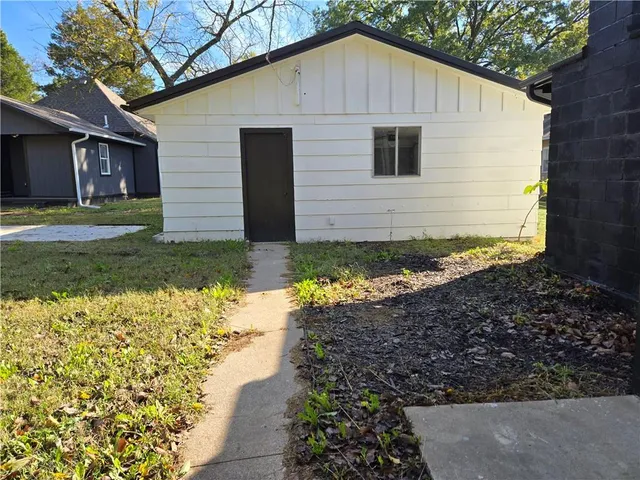 $245,000 | 806 West 2nd Street, Pittsburg, KS 66762