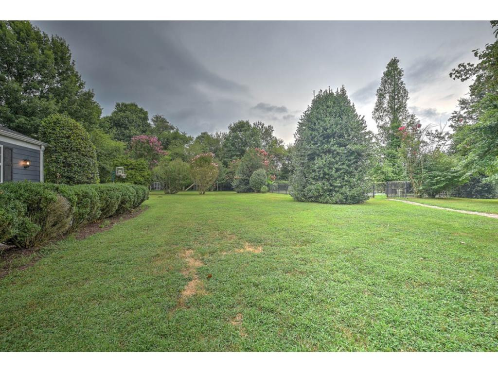 2124 Pendragon Road Kingsport, TN 37660 - Photo 34 of 35 Photo 34