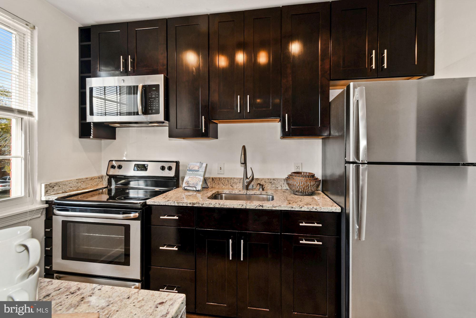 5 East Glebe Road, Unit B Alexandria, VA 22305 - Photo 13 of 32 Beautifully updated kitchen