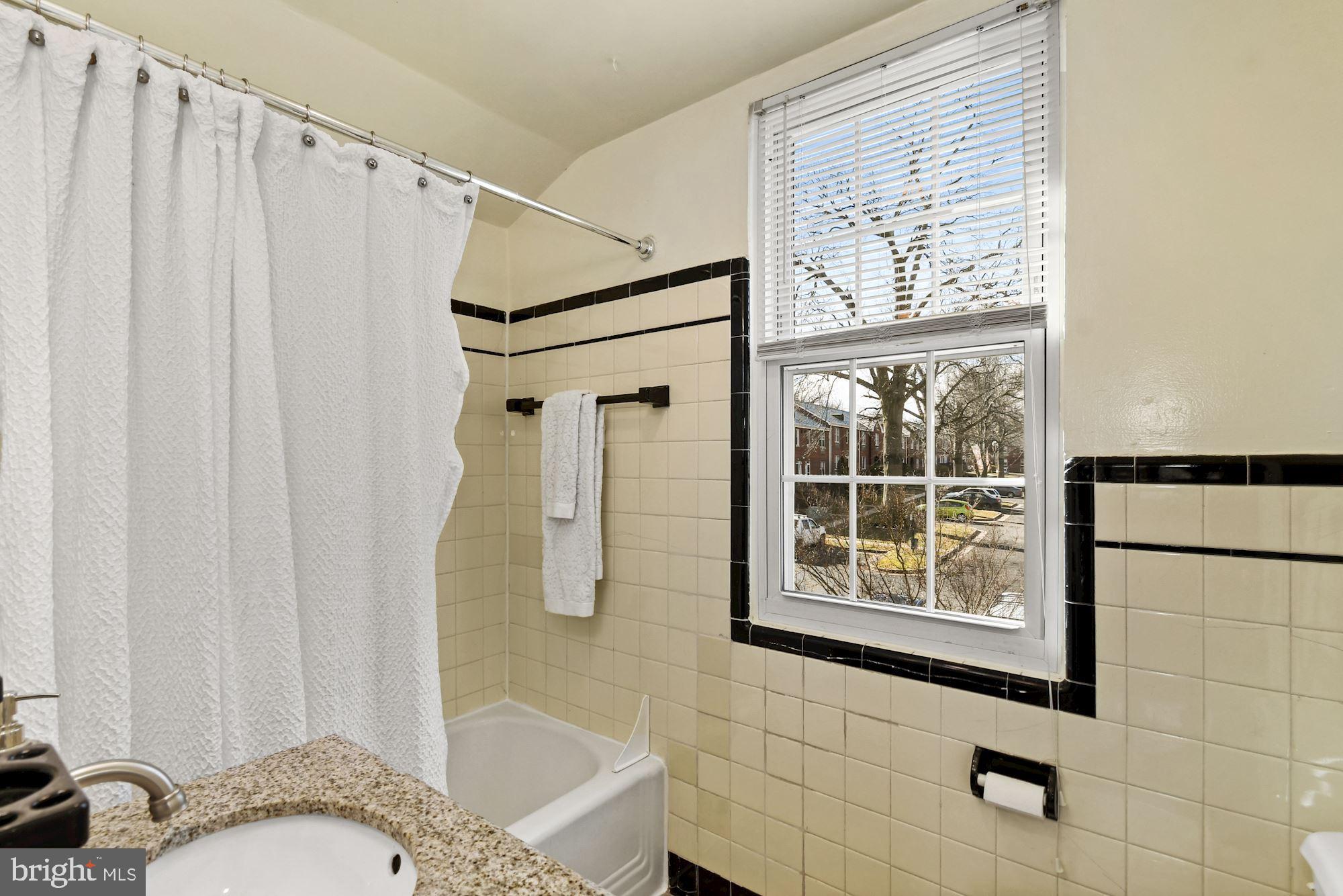 5 East Glebe Road, Unit B Alexandria, VA 22305 - Photo 21 of 32 Bathroom