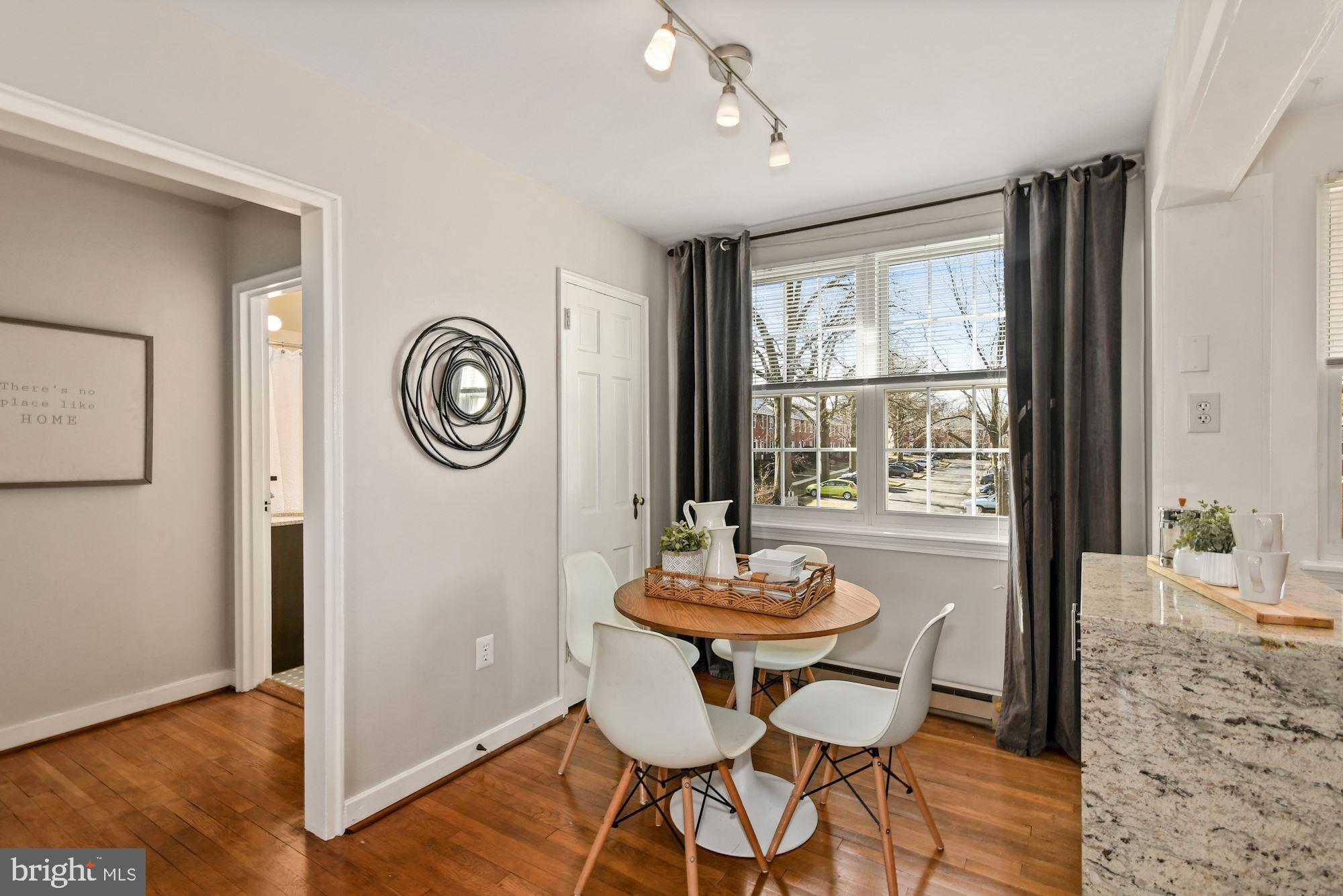 5 East Glebe Road, Unit B Alexandria, VA 22305 - Photo 7 of 32 Separate Dining Area
