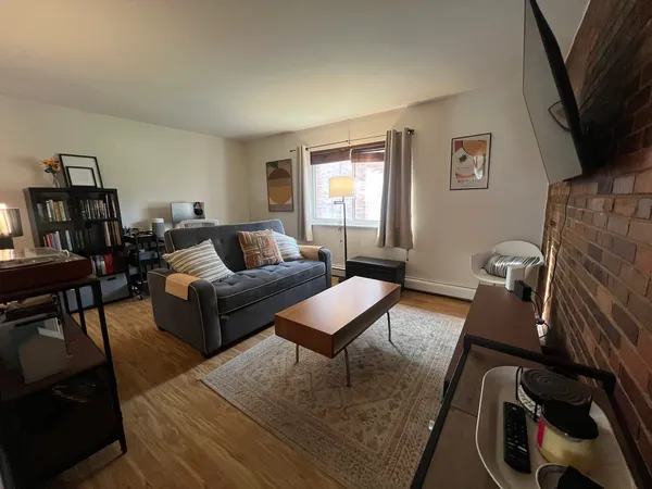 $1,650 | 481 Duane Terrace, Unit A2, Glen Ellyn, IL 60137
