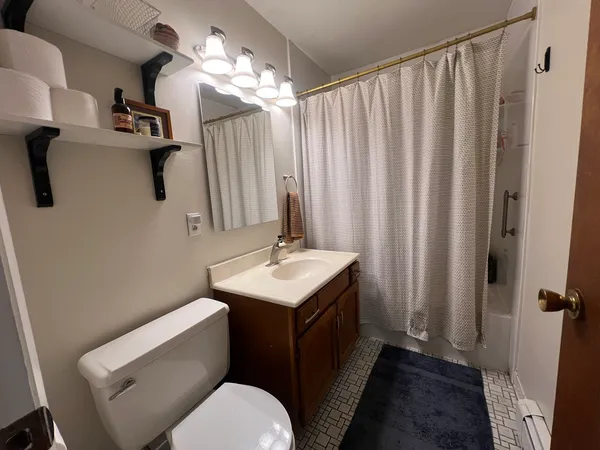 $1,650 | 481 Duane Terrace, Unit A2, Glen Ellyn, IL 60137