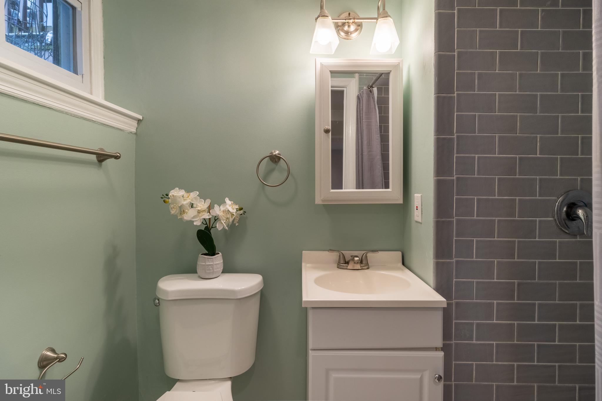 417 Lambeth Road Catonsville, MD 21228 - Photo 44 of 75 2nd bathroom