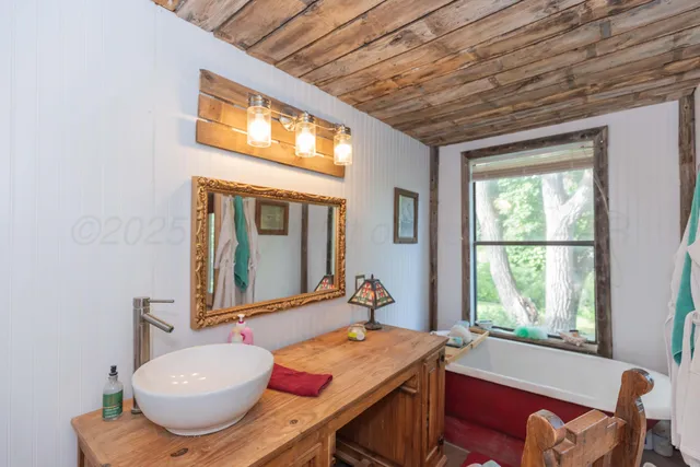 $275,000 | 258 Carroll Creek, Howardwick, TX 79226