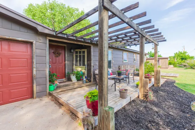 $275,000 | 258 Carroll Creek, Howardwick, TX 79226