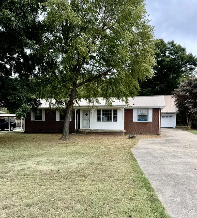 $1,400 | 449 High Point Road, Clarksville, TN 37042