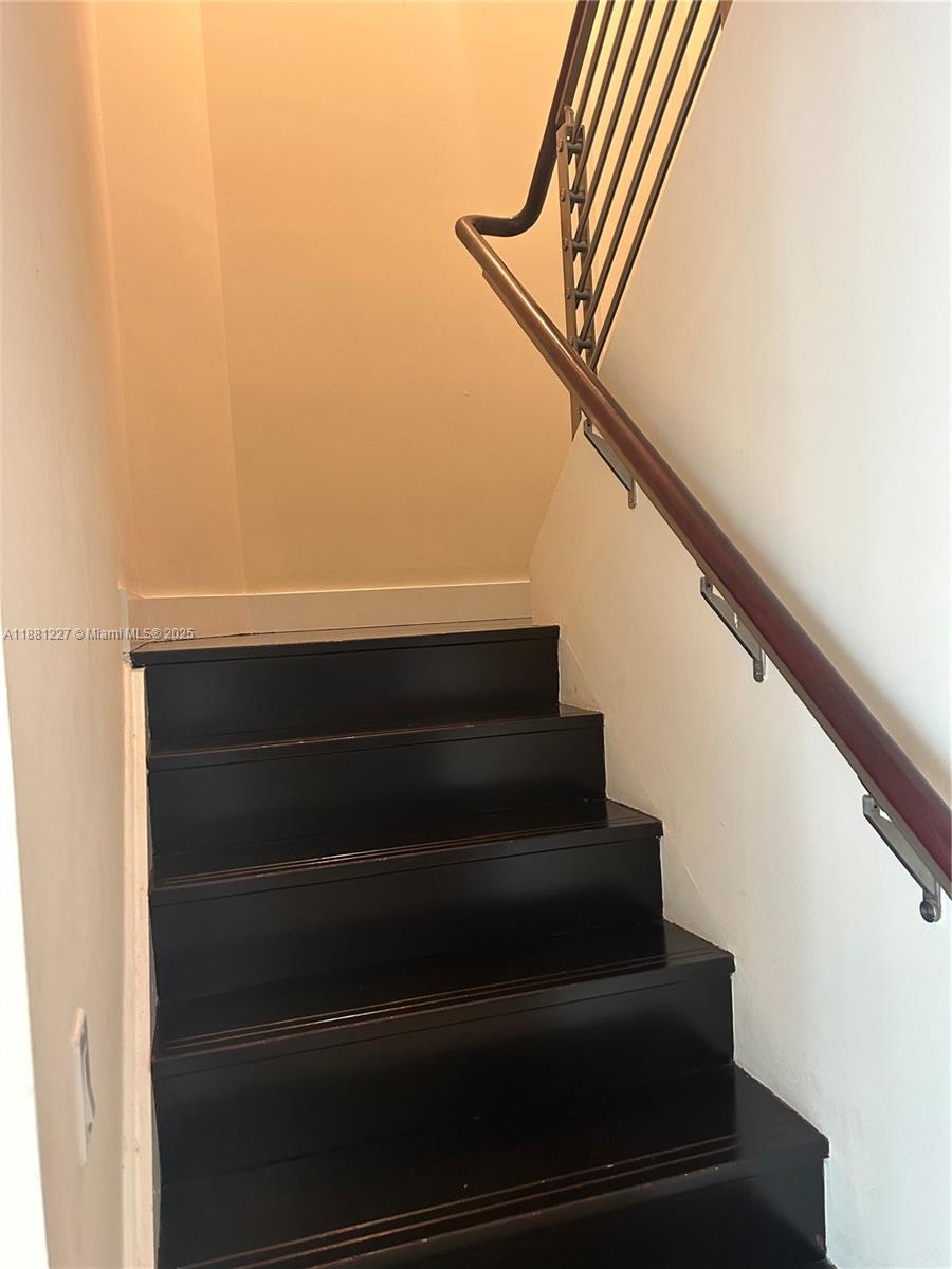 41 Southeast 5th Street, Unit 1108 Miami, FL 33131 - Photo 6 of 8 a view of entryway