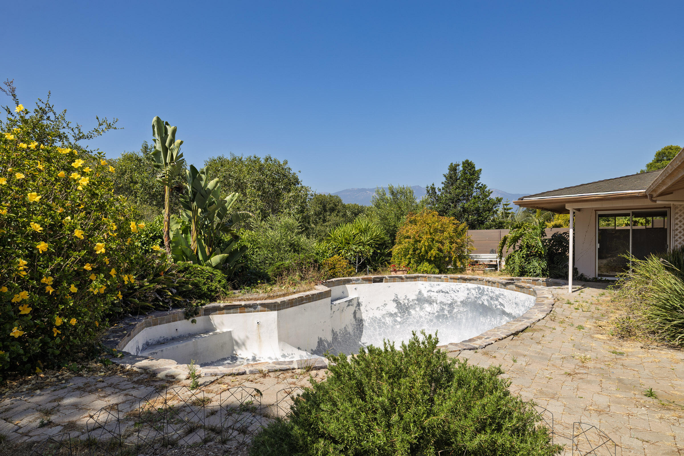 5256 James Road Santa Barbara, CA 93111 - Photo 33 of 36 Pool - Leaks