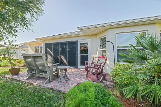 $384,500 | 10158 Julia Isles Avenue, Oxford, FL 34484