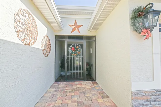 $384,500 | 10158 Julia Isles Avenue, Oxford, FL 34484