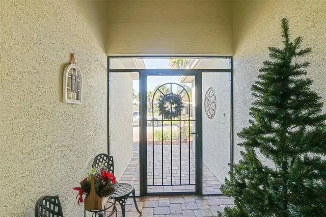 $384,500 | 10158 Julia Isles Avenue, Oxford, FL 34484