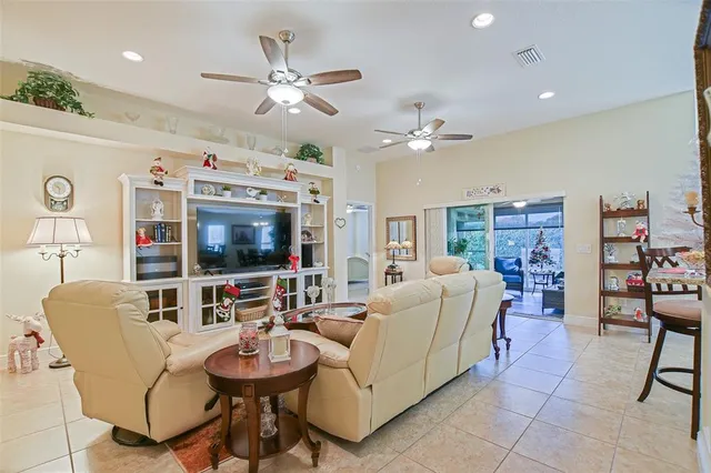 $384,500 | 10158 Julia Isles Avenue, Oxford, FL 34484