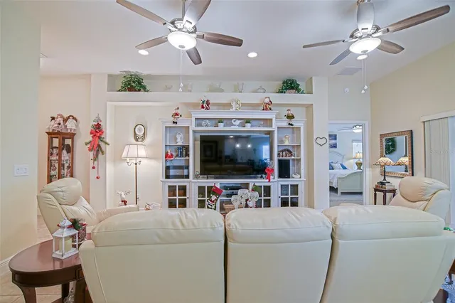 $384,500 | 10158 Julia Isles Avenue, Oxford, FL 34484