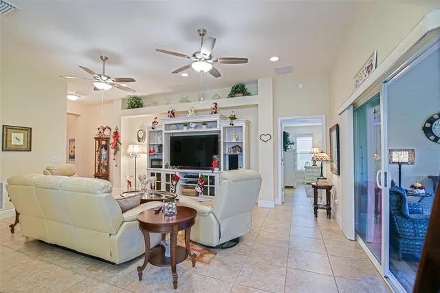 $384,500 | 10158 Julia Isles Avenue, Oxford, FL 34484