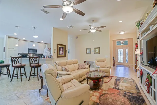 $384,500 | 10158 Julia Isles Avenue, Oxford, FL 34484
