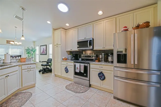 $384,500 | 10158 Julia Isles Avenue, Oxford, FL 34484