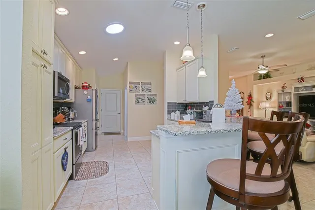 $384,500 | 10158 Julia Isles Avenue, Oxford, FL 34484