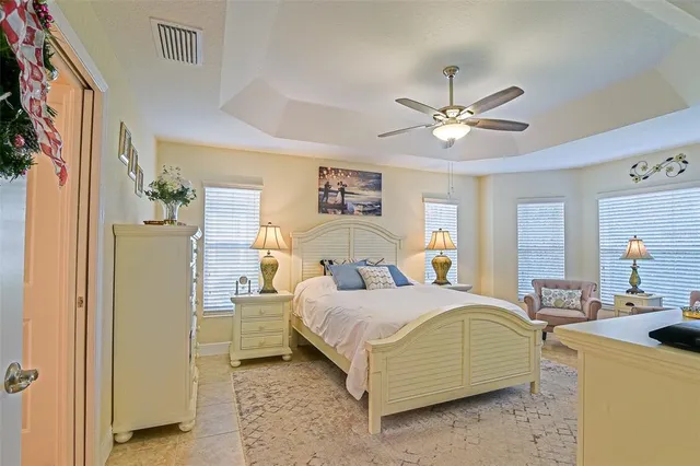 $384,500 | 10158 Julia Isles Avenue, Oxford, FL 34484