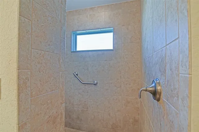 $384,500 | 10158 Julia Isles Avenue, Oxford, FL 34484