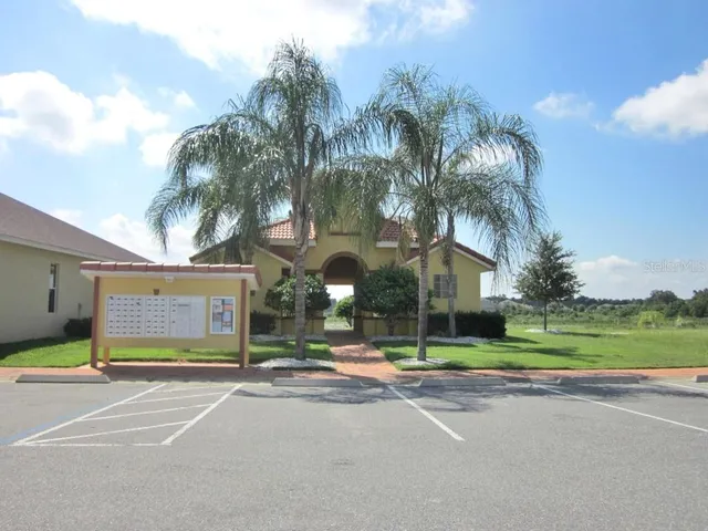 $384,500 | 10158 Julia Isles Avenue, Oxford, FL 34484