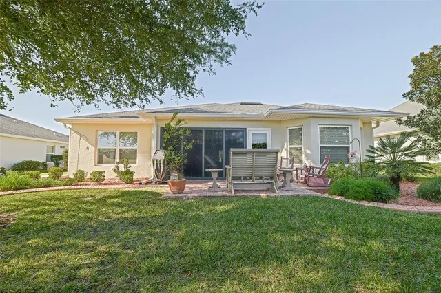 $384,500 | 10158 Julia Isles Avenue, Oxford, FL 34484