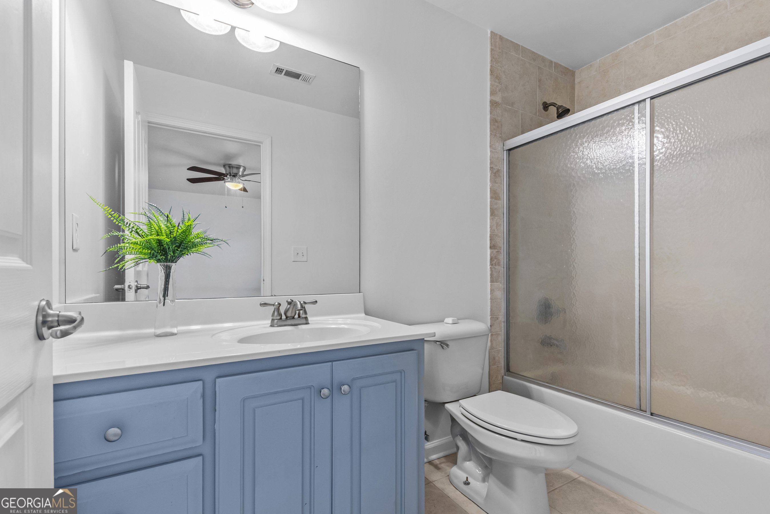 463 Delaperriere Loop Jefferson, GA 30549 - Photo 30 of 75 a bathroom with a sink and a mirror