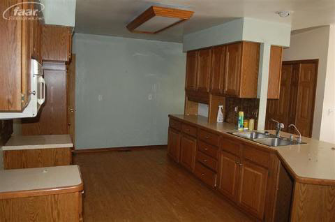 1135 Reid Road Flint, MI 48507 - Photo 7 of 17 20325291-6.JPG