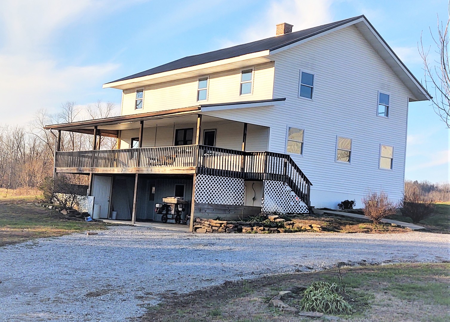 a view of a house with backyard and porch