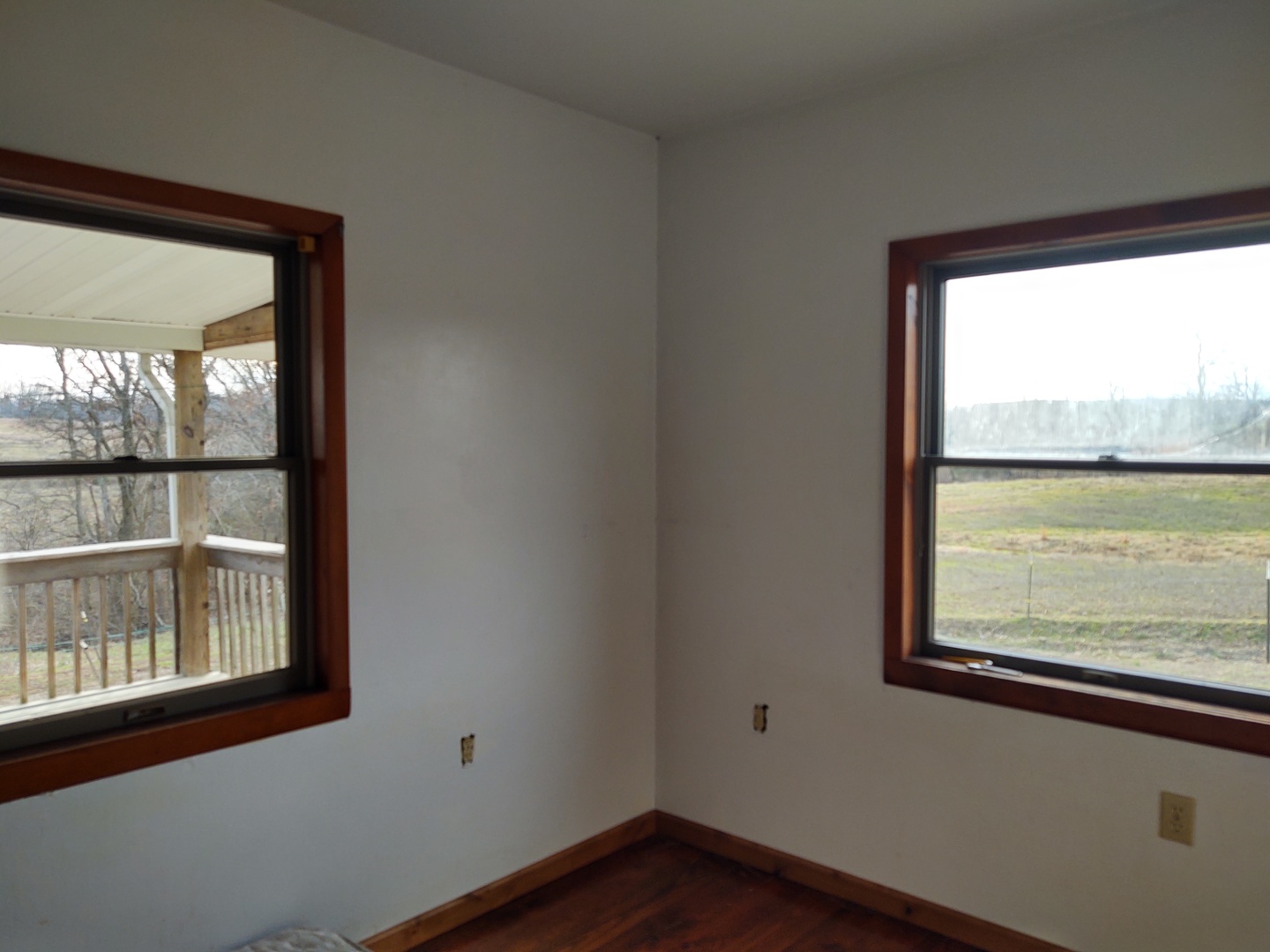 2950 Mt Zion Road Vienna, IL 62995 - Photo 18 of 36 a view of an empty room with a window