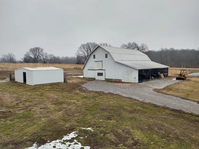 $394,000 | 2950 Mt Zion Road, Vienna, IL 62995