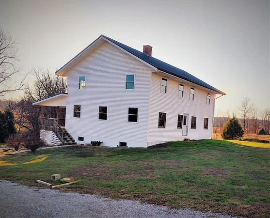 a view of a house with backyard
