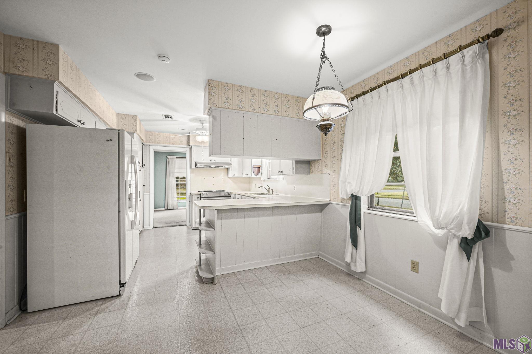 1090 Colonial Drive Baton Rouge, LA 70806 - Photo 4 of 27 Kitchen