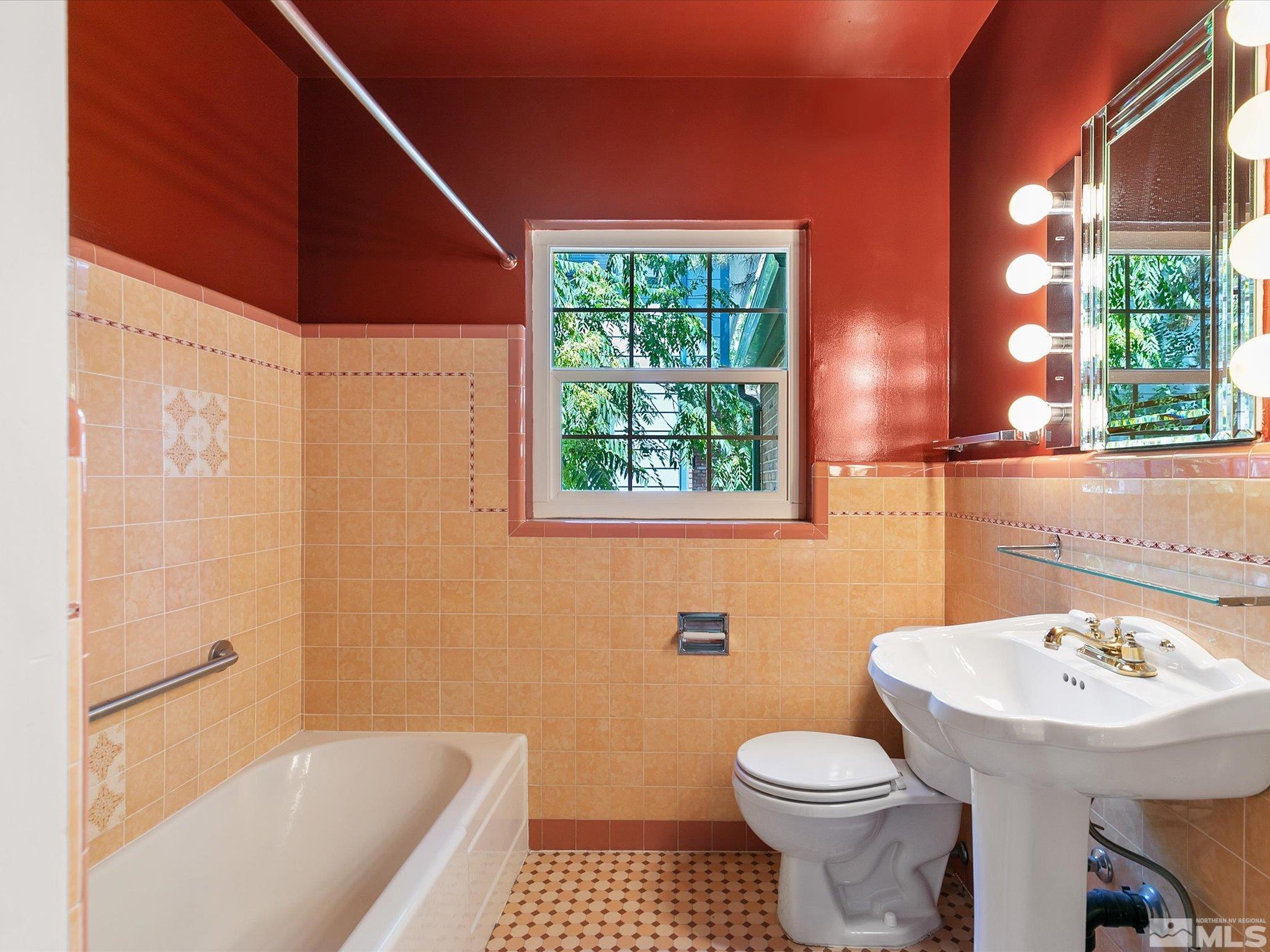 811 Washington Street Reno, NV 89503 - Photo 13 of 35 a bathroom with a sink a toilet and shower