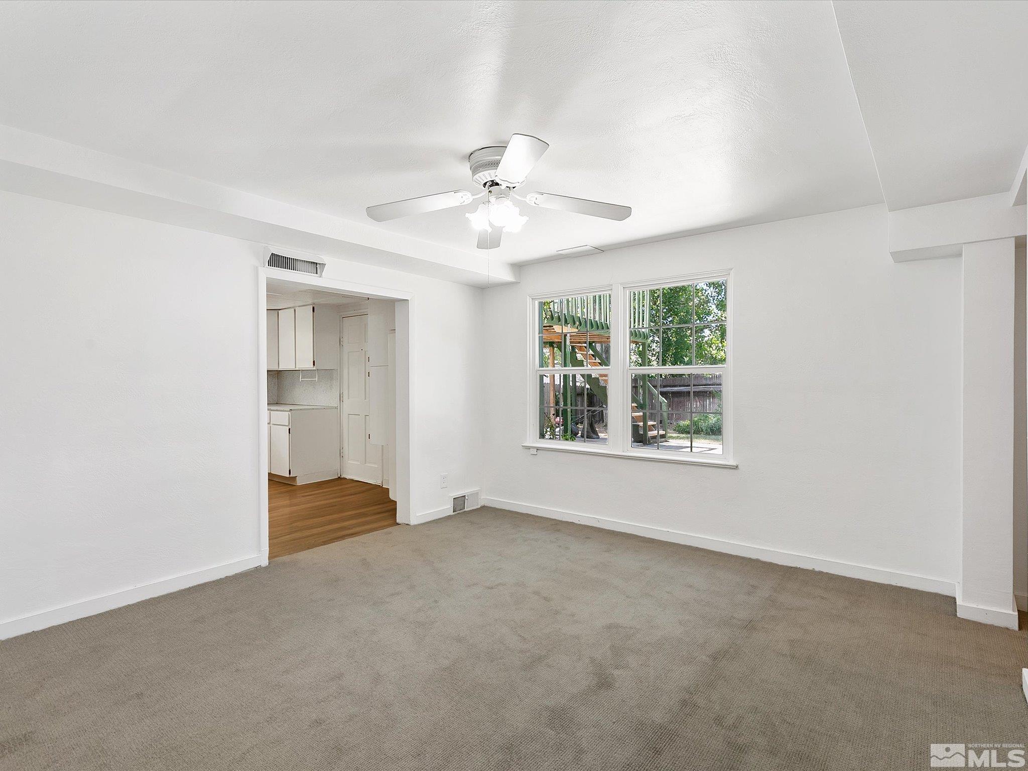 811 Washington Street Reno, NV 89503 - Photo 21 of 35 an empty room with windows and fan