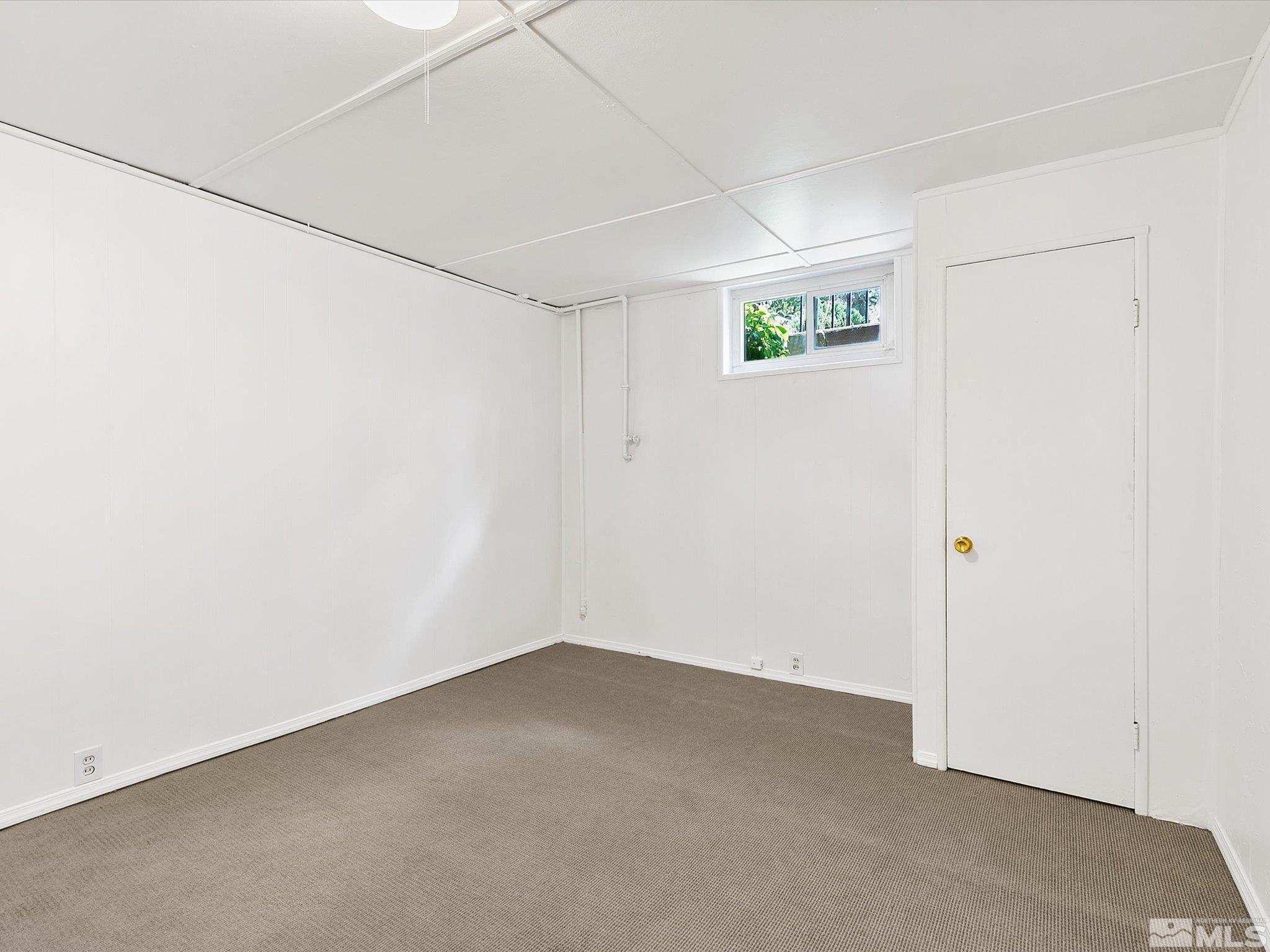 811 Washington Street Reno, NV 89503 - Photo 25 of 35 an empty room with a empty space