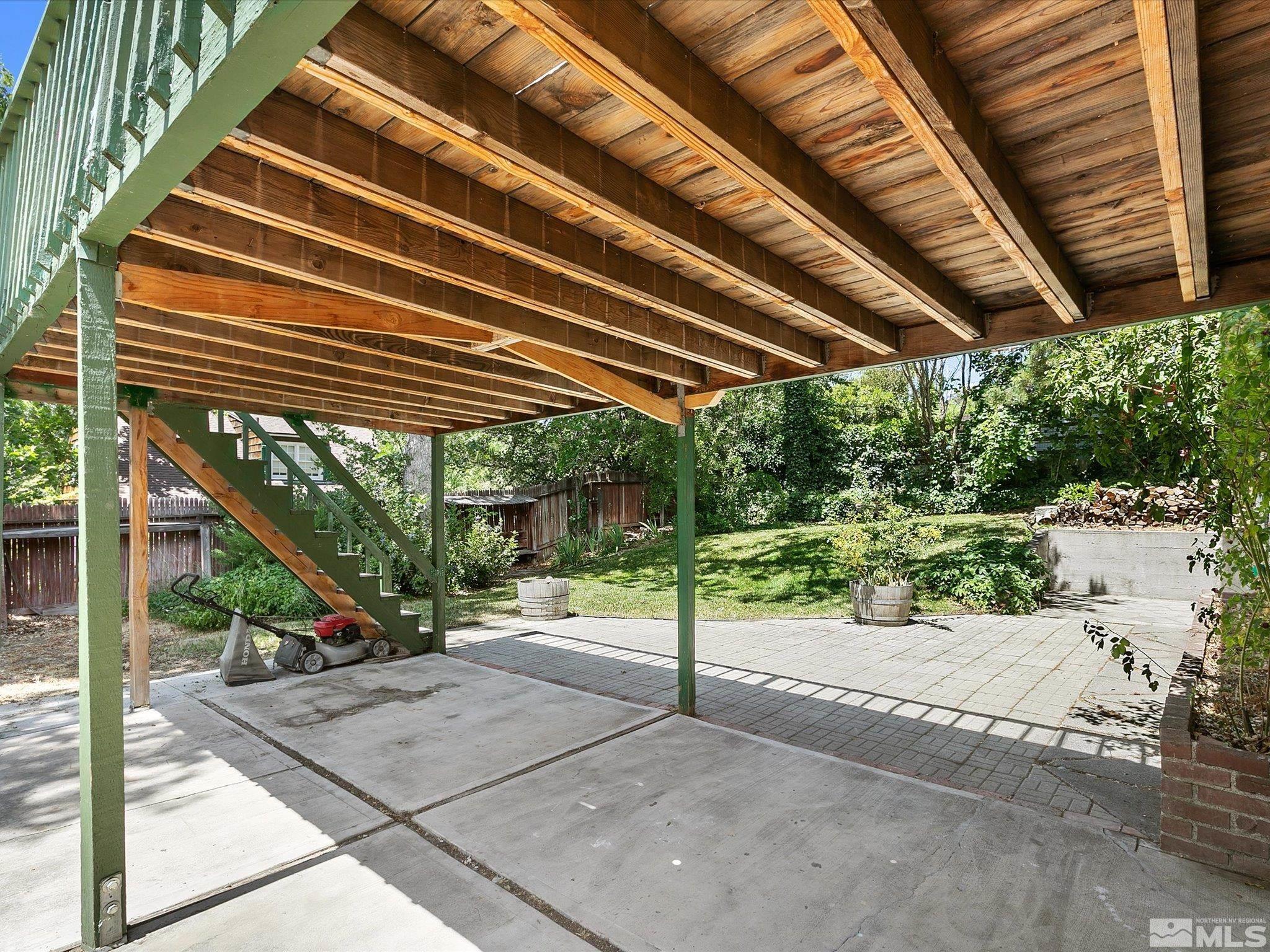 811 Washington Street Reno, NV 89503 - Photo 26 of 35 a view of outdoor space and yard