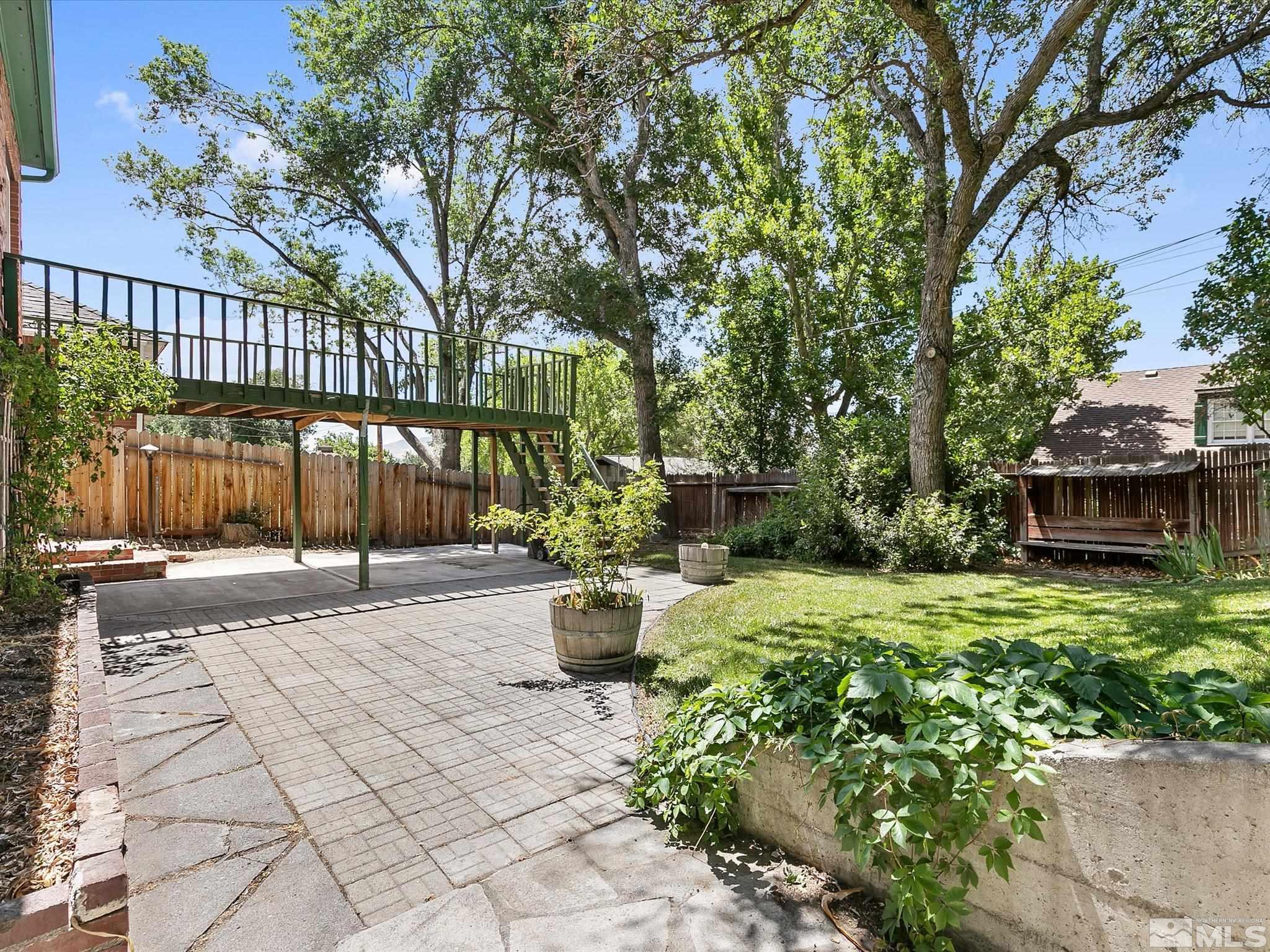 811 Washington Street Reno, NV 89503 - Photo 27 of 35 a view of a backyard with sitting area