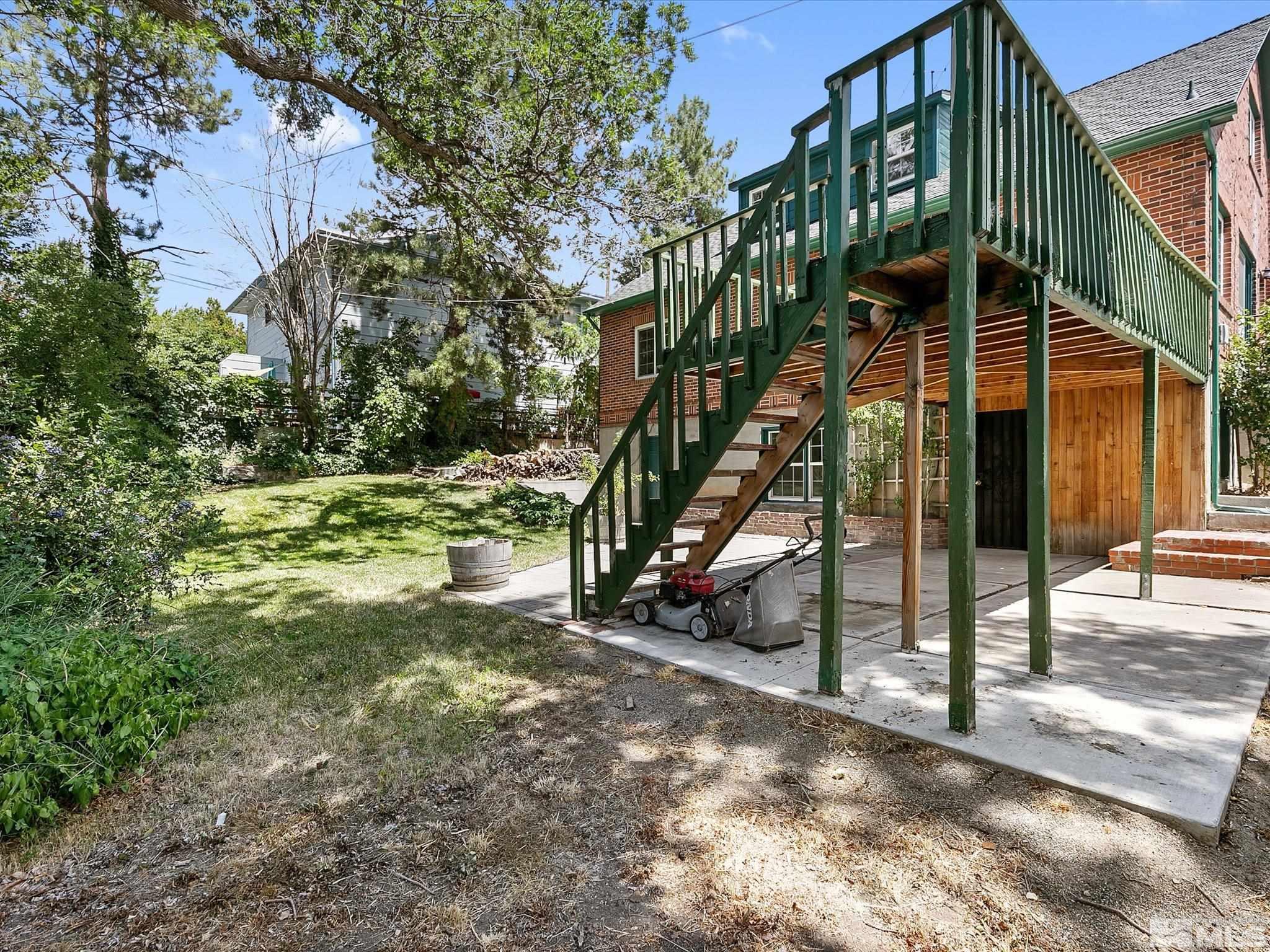 811 Washington Street Reno, NV 89503 - Photo 29 of 35 a view of an house with a yard