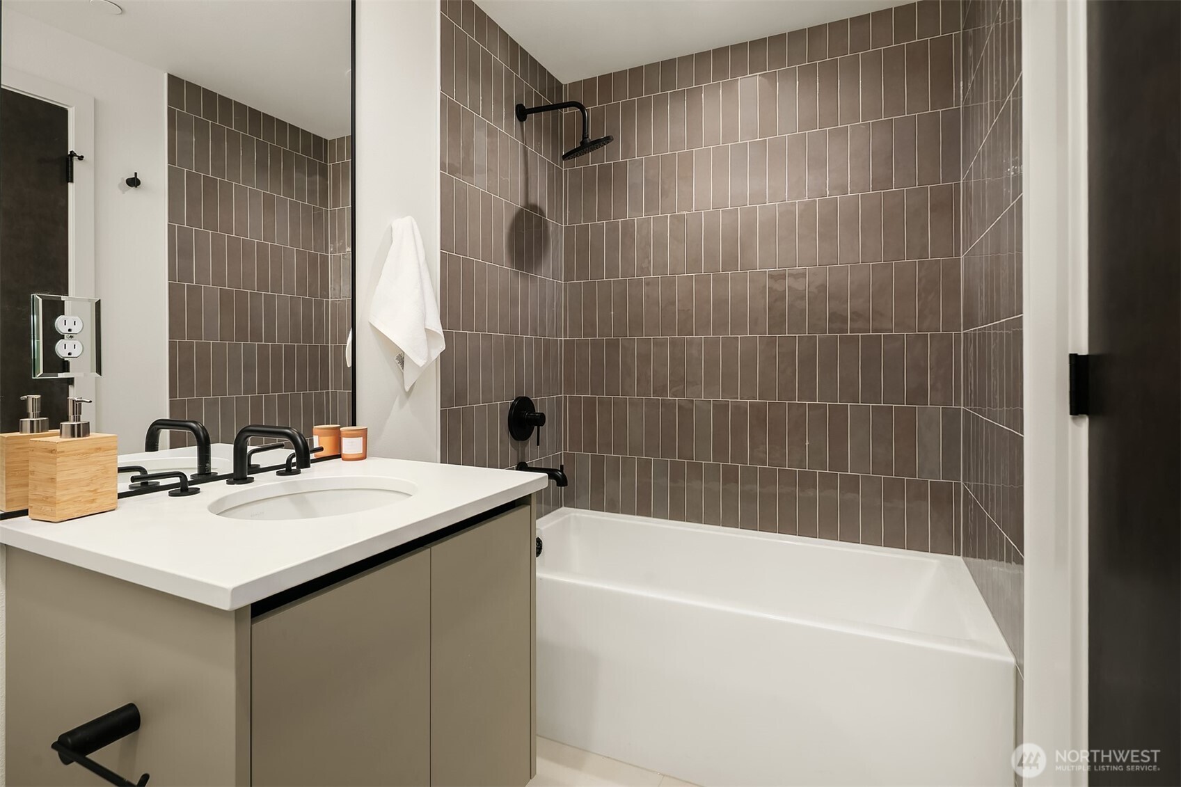 419 99th Avenue Northeast Bellevue, WA 98004 - Photo 4 of 37