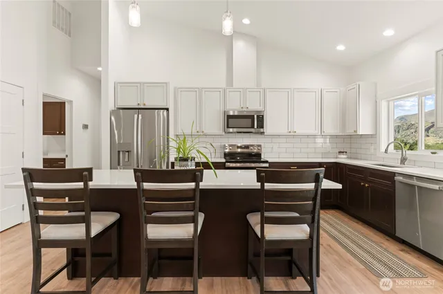 $975,000 | 15 East Shore Court, Orondo, WA 98843