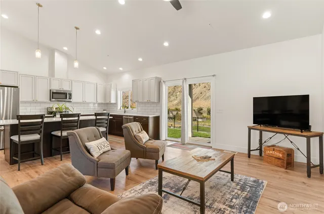 $975,000 | 15 East Shore Court, Orondo, WA 98843