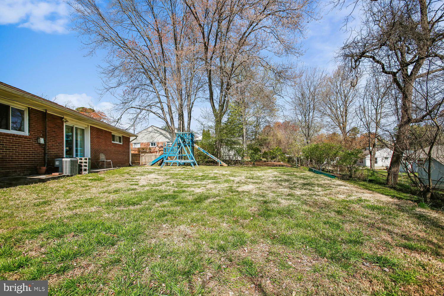3610 Parklane Road Fairfax, VA 22030 - Photo 11 of 55 a view of a yard with a house