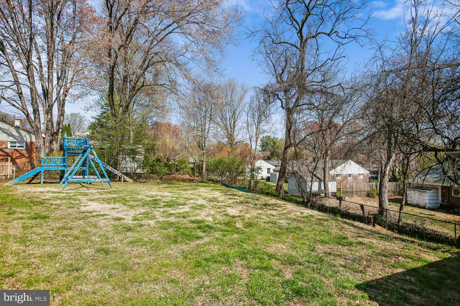3610 Parklane Road Fairfax, VA 22030 - Photo 12 of 55 a view of a yard with basketball court