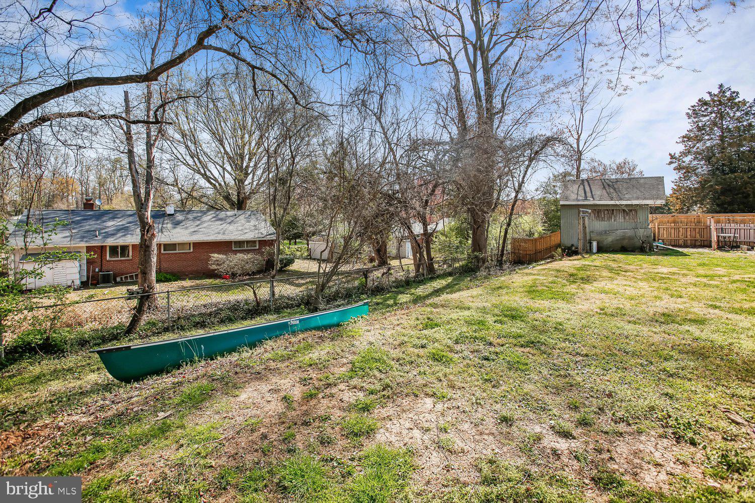 3610 Parklane Road Fairfax, VA 22030 - Photo 15 of 55 a view of a yard with a large tree