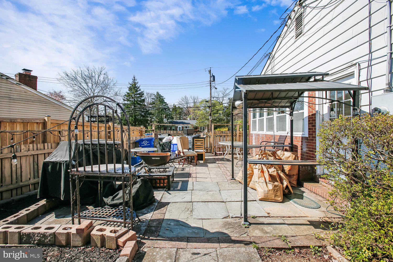 3610 Parklane Road Fairfax, VA 22030 - Photo 21 of 55 a view of a chairs and table in patio