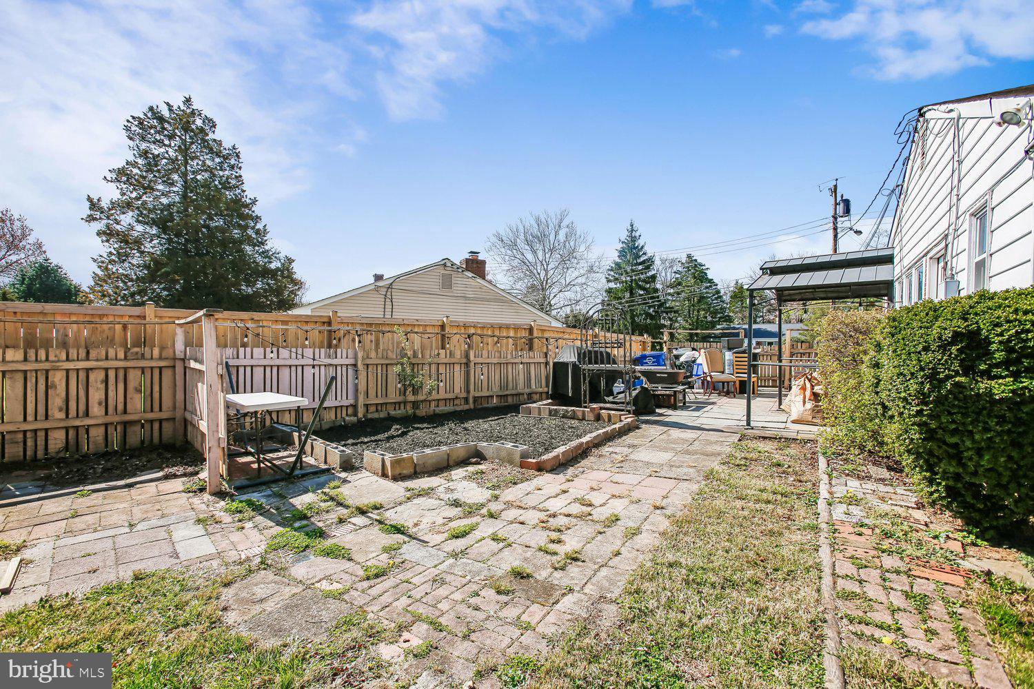 3610 Parklane Road Fairfax, VA 22030 - Photo 22 of 55 a patio with table and chairs with wooden fence and plants